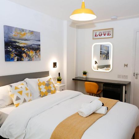 New Luxury Rooms In The Heart Of London Next To Shops, Cafes, Bars & Metro With Shared Bathrooms Екстериор снимка