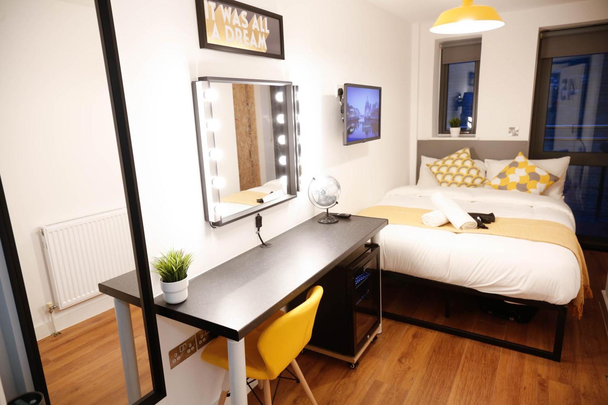 New Luxury Rooms In The Heart Of London Next To Shops, Cafes, Bars & Metro With Shared Bathrooms Екстериор снимка