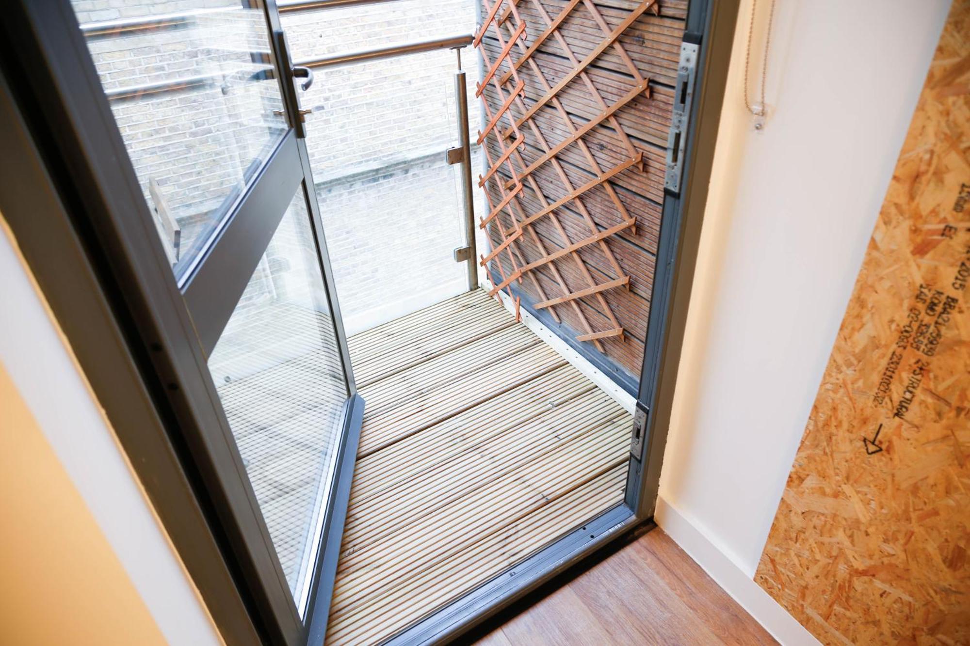 New Luxury Rooms In The Heart Of London Next To Shops, Cafes, Bars & Metro With Shared Bathrooms Екстериор снимка
