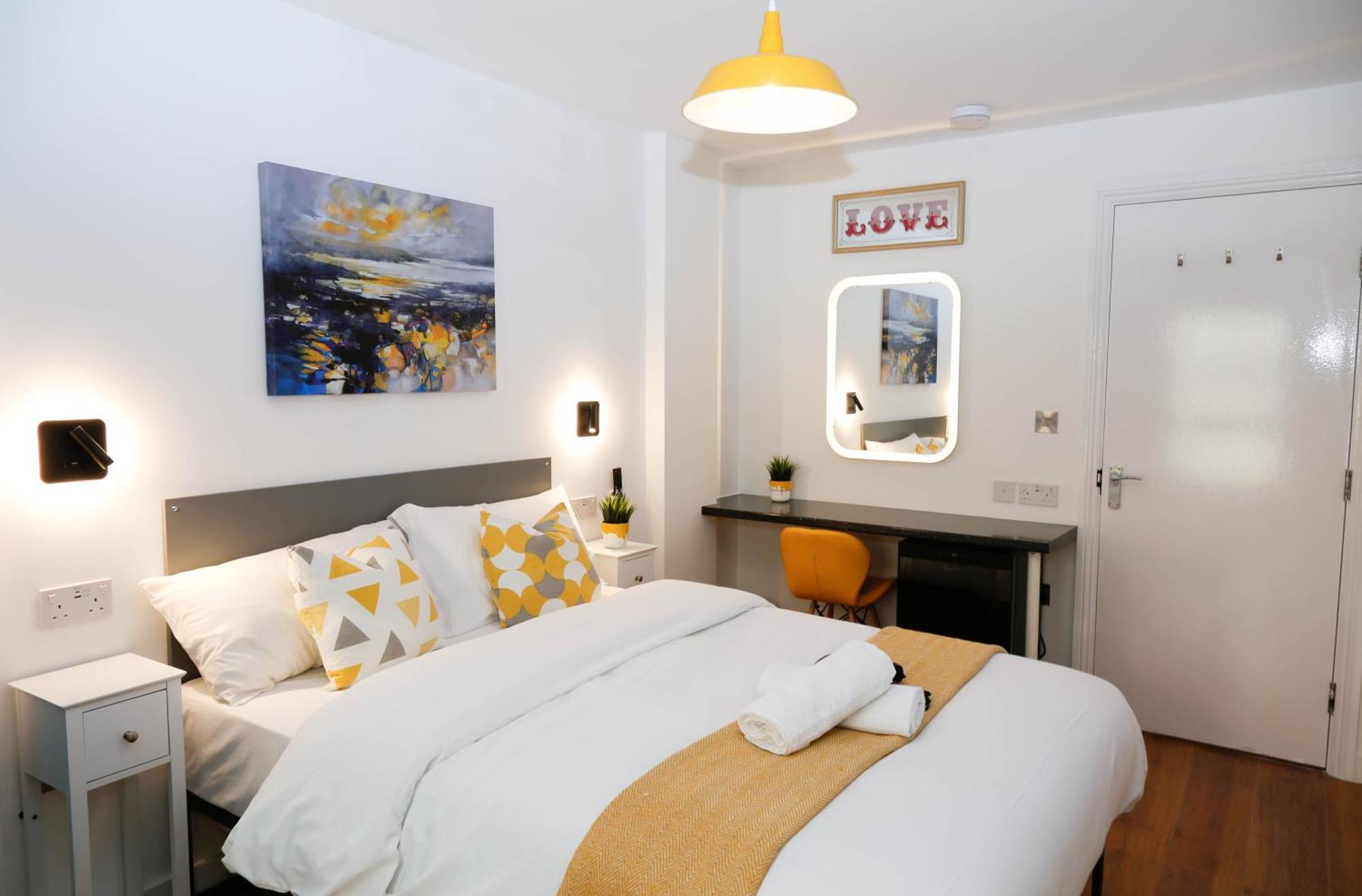 New Luxury Rooms In The Heart Of London Next To Shops, Cafes, Bars & Metro With Shared Bathrooms Екстериор снимка