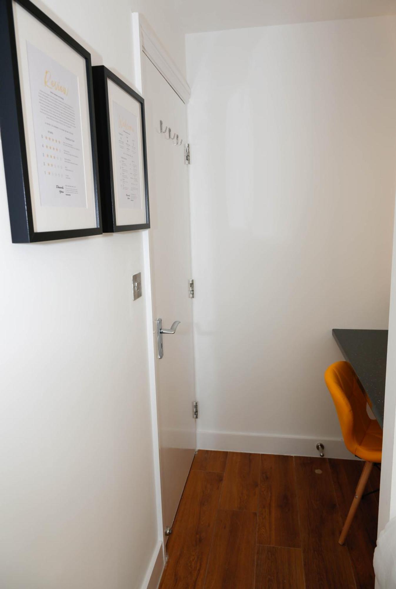 New Luxury Rooms In The Heart Of London Next To Shops, Cafes, Bars & Metro With Shared Bathrooms Екстериор снимка