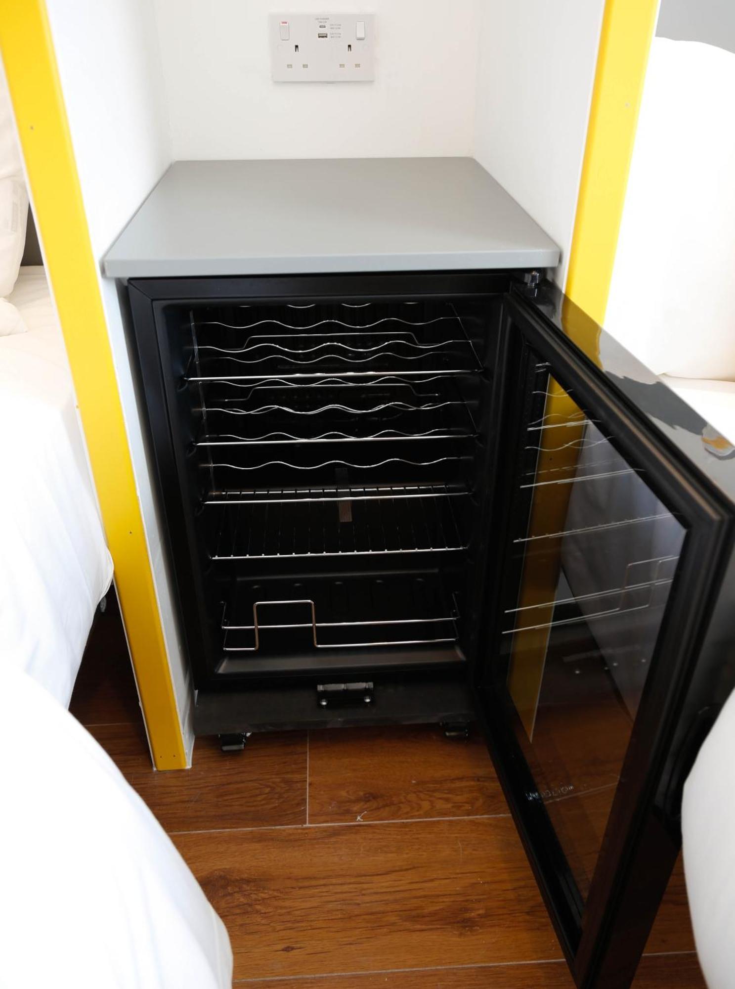 New Luxury Rooms In The Heart Of London Next To Shops, Cafes, Bars & Metro With Shared Bathrooms Екстериор снимка
